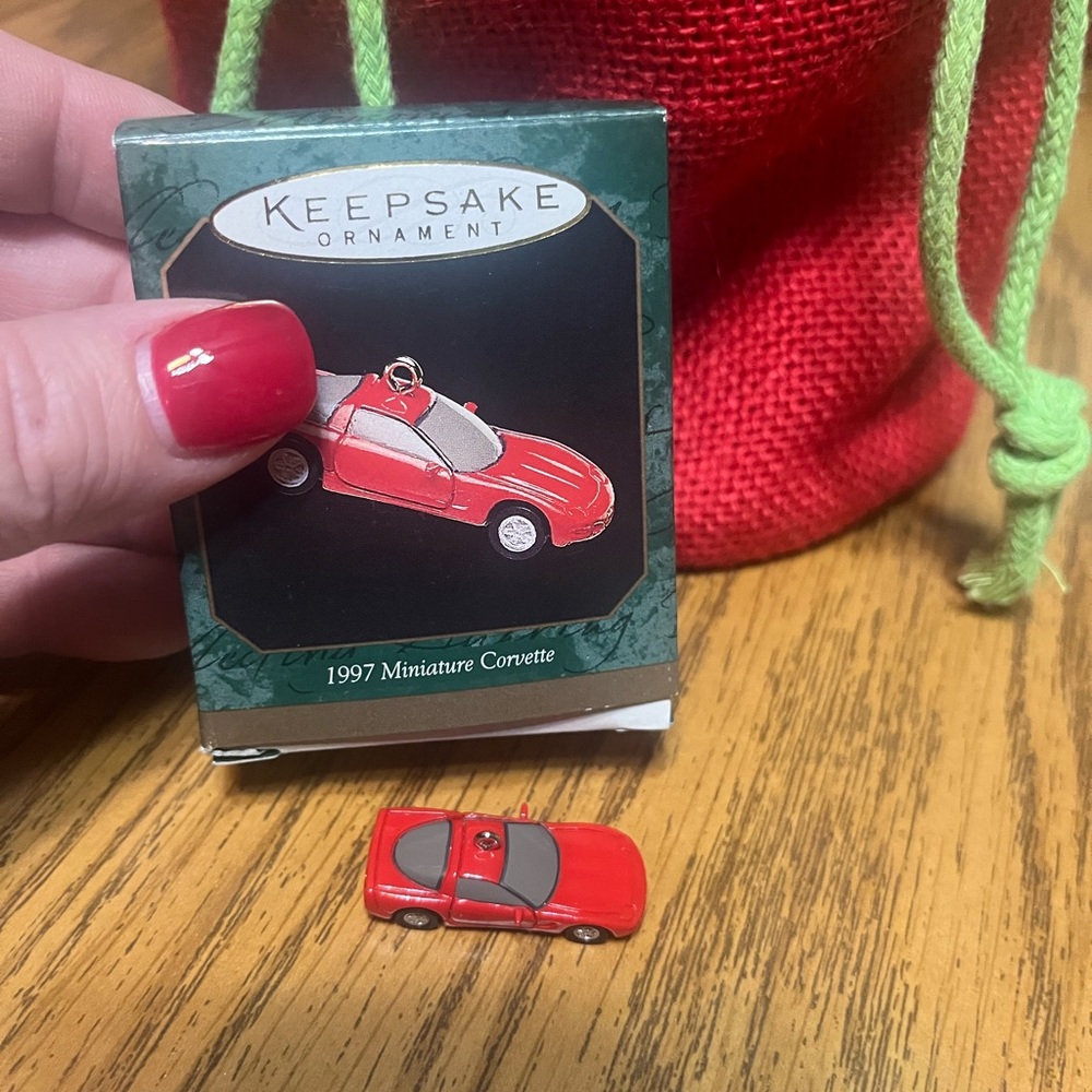 Keepsake by hallmark 1997 Miniature Corvette Ornament - Picture 6 of 6